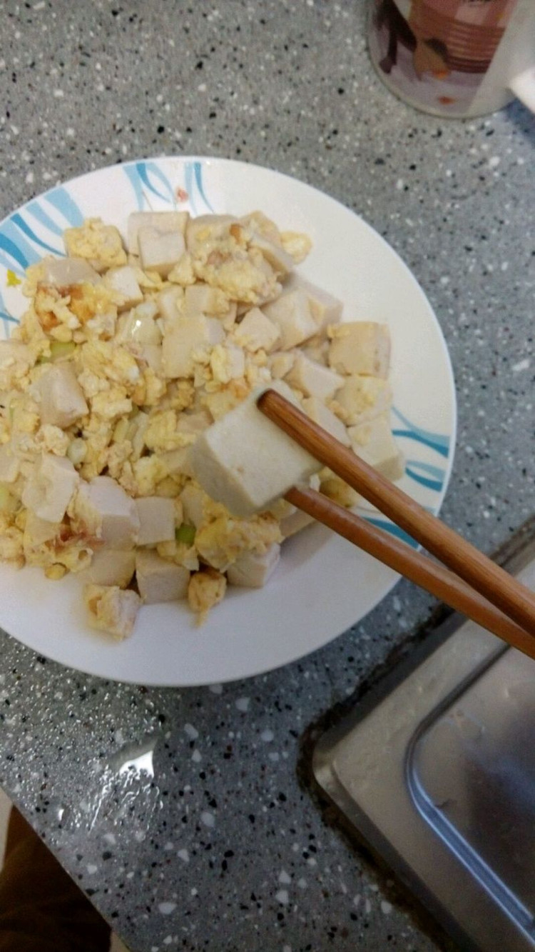 鸡蛋炒豆腐的做法