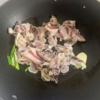 蒜苔炒咸肉的做法图解3