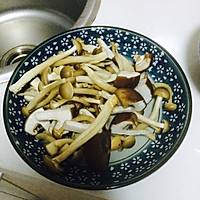 蚝油西兰花烩鲜菇的做法图解2