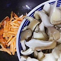 #憋在家里吃什么#虾油贝丁菌菇烩萝卜丝的做法图解12