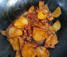 土豆片炒肉 软糯下饭的做法