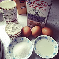 樱桃纸杯蛋糕的做法图解1