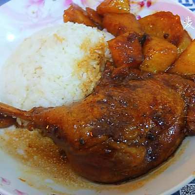 土豆炖鸭腿盖饭