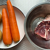#开启冬日滋补新吃法#土豆胡萝卜炖牛肉的做法图解1