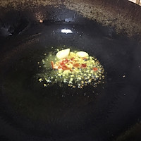 豆豉鲮鱼罐头炒油麦菜的做法图解1