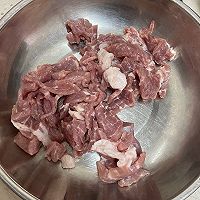 杏鲍菇炒肉的做法图解1