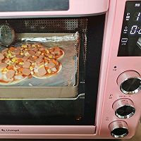 简单快手家庭版~饺子皮香肠pizza的做法图解5