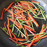 尖椒炒扇贝——扇贝裙边有嚼劲，海鲜味十足，用尖椒炒更是下饭的做法图解6