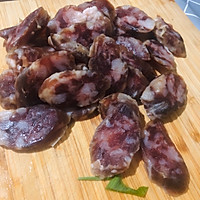 自制蒜苗炒腊肠的做法图解2