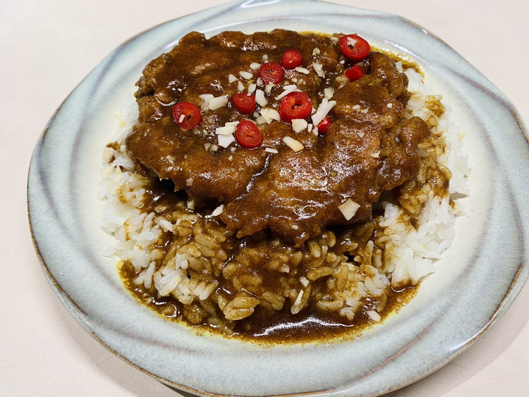 咖喱鱼饼饭的做法