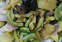 瓜菜洋葱烩豆角的做法