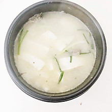 鲜白鲫鱼豆腐汤