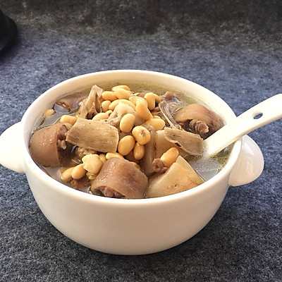 猪尾炖黄豆