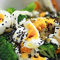 西兰花沙拉的做法图解1