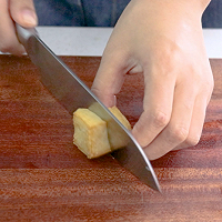 孜然鱼豆腐的做法图解1