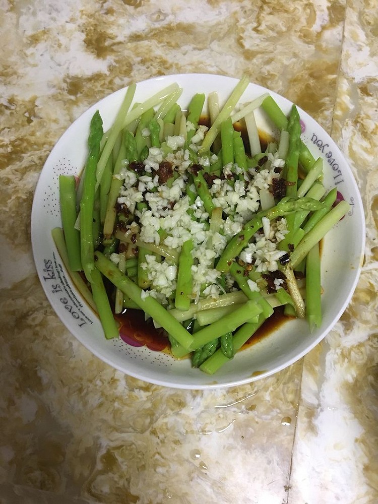 蒜香芦笋的做法