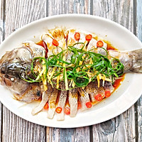 #名厨汁味，圆中秋美味#每逢过节必上桌的～清蒸鲈鱼太惊艳了！的做法图解10