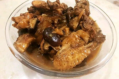 砂锅小鸡炖蘑菇