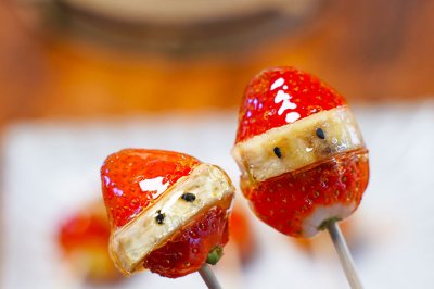 冬天里的第一颗草莓，自制香甜酥脆的冰糖葫芦，吃货们不容错过！