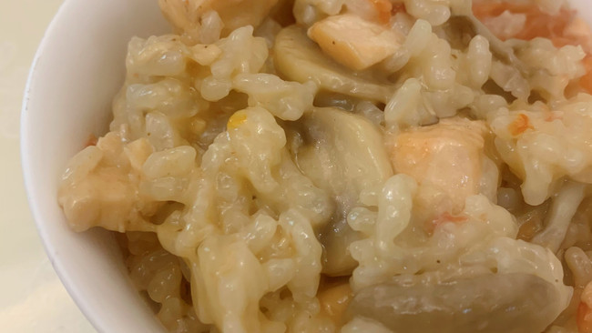 三文鱼粒蘑菇烩饭的做法