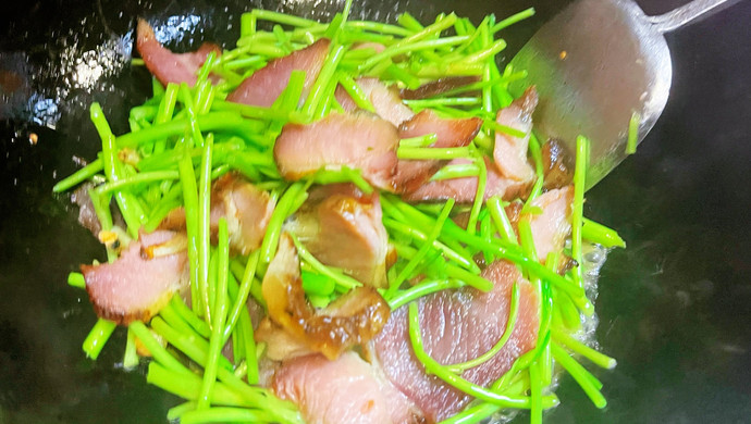泥蒿藜蒿炒腊肉