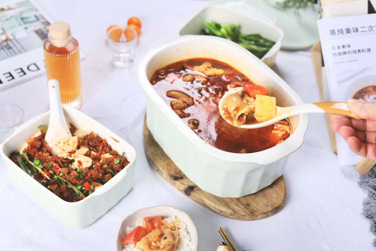 营养下饭菜：番茄酸辣炖猪脚+盐酸菜蒸豆腐+豉汁蒸菜心的做法