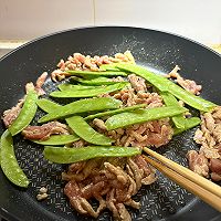 #春日尝鲜#荷兰豆里脊炒面的做法图解4