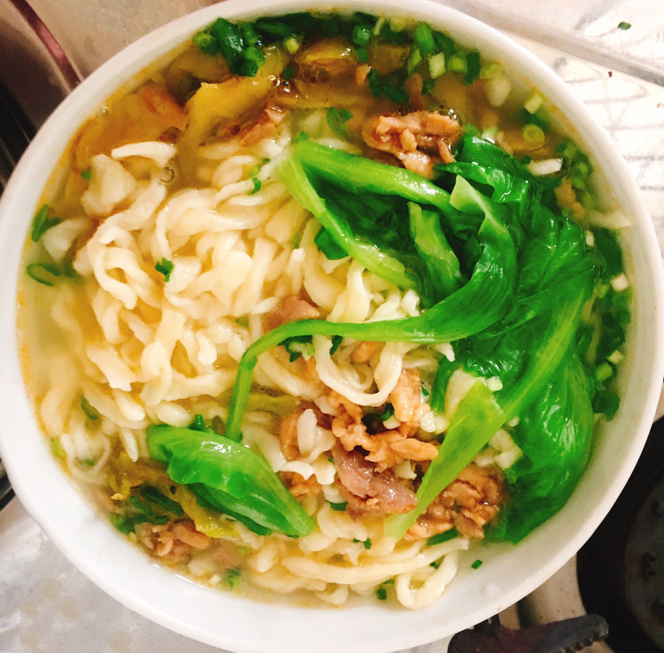 榨菜肉丝面的做法
