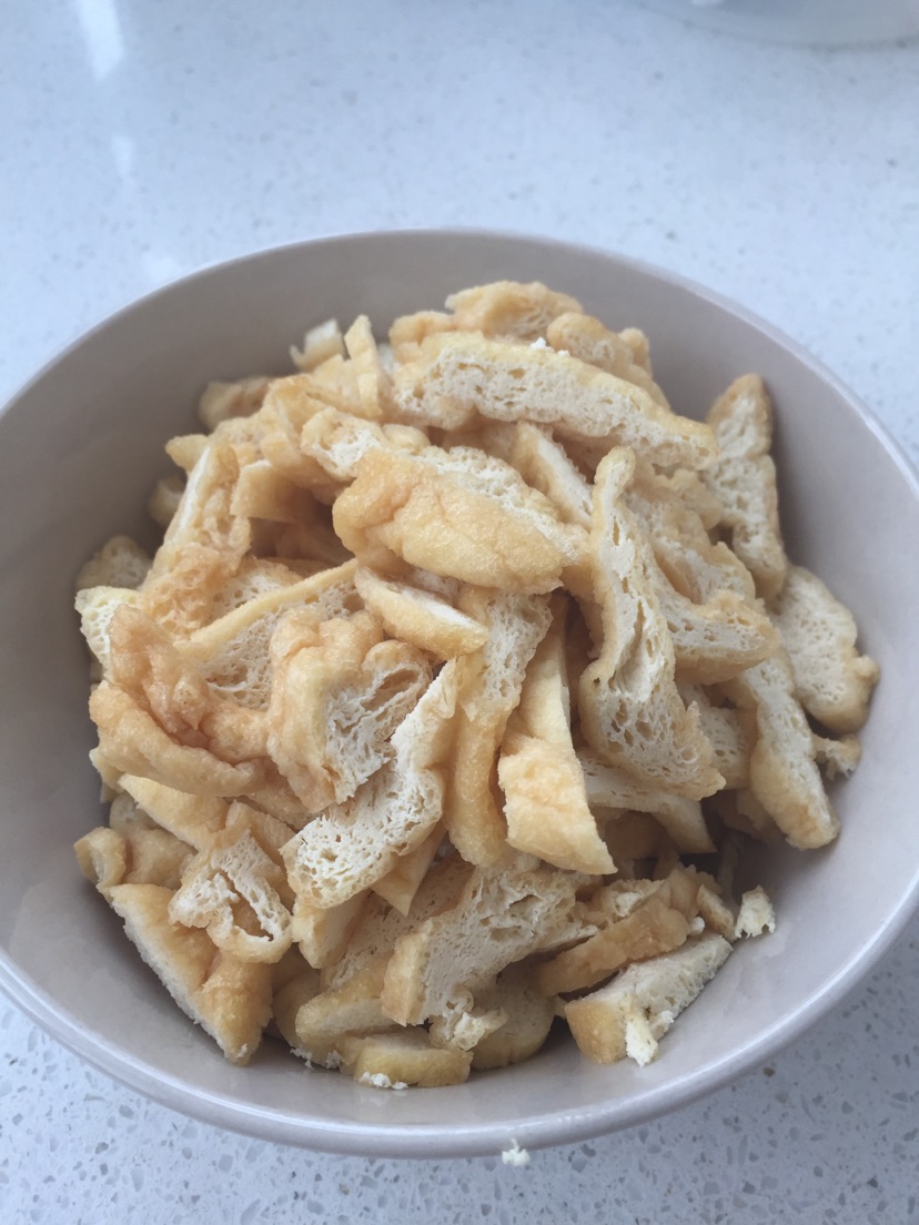 芹菜豆腐果炒培根的做法图解2