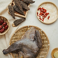 羊肚菌炖鲜鸡汤的做法图解1