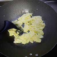 尖椒炒蛋的做法图解2