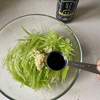 凉拌莴笋的做法图解4
