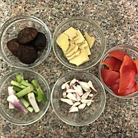 香港味道 鲍鱼鸡煲的做法图解2