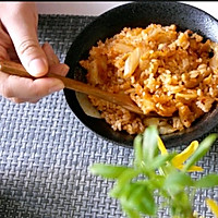 #换着花样吃早餐#泡菜五花肉炒饭+蜂蜜柠檬水的做法图解7