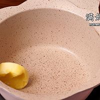 鸡茸奶油蘑菇汤的做法图解1