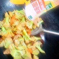 #太太乐鲜鸡汁芝麻香油#，鸡汁菜花炒肉片的做法图解6