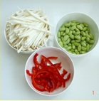毛豆米茭白炒肉丝的做法图解3