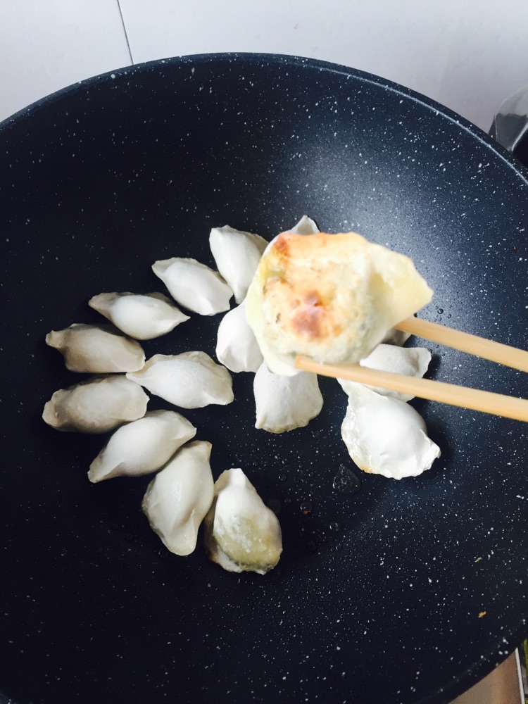黄金蛋煎饺的做法图解3