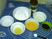 黑芝麻酥球#我的烘焙不将就#的做法图解1