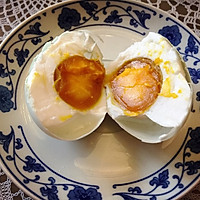 腌鸭蛋红油版的做法图解1