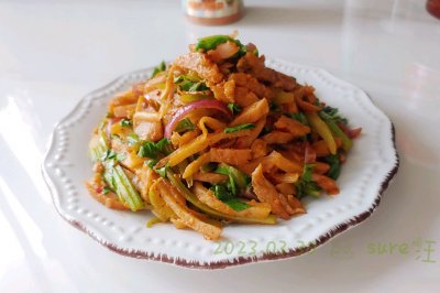 葱辣孜肉芹炒饼