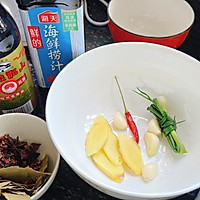 #旅行中的美味#花雕醉虾的做法图解1