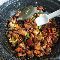 辣椒酥炒鱼块+＃鲜有赞，爱有伴＃的做法图解9