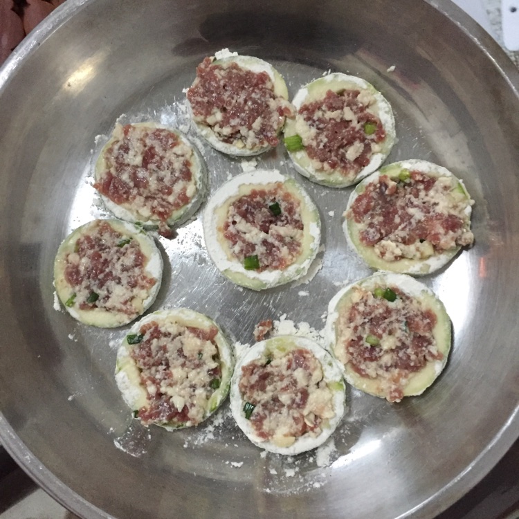 韩式西葫芦牛肉饼的做法图解4