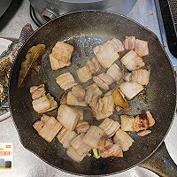 西数传家菜：鲫鱼红烧肉的做法图解3