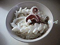 蚬肉鲜鱿米粉汤的做法图解11