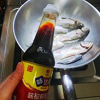 红烧野生鲫鱼的做法图解5