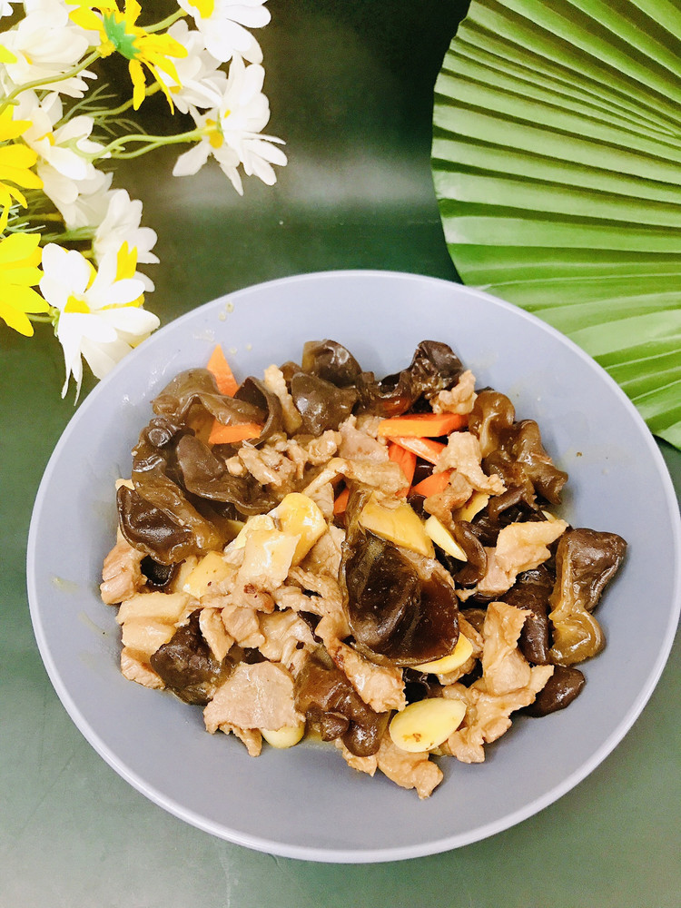 黑木耳炒肉片的做法