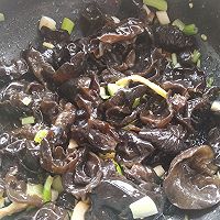 青椒木耳炒鸡蛋的做法图解4