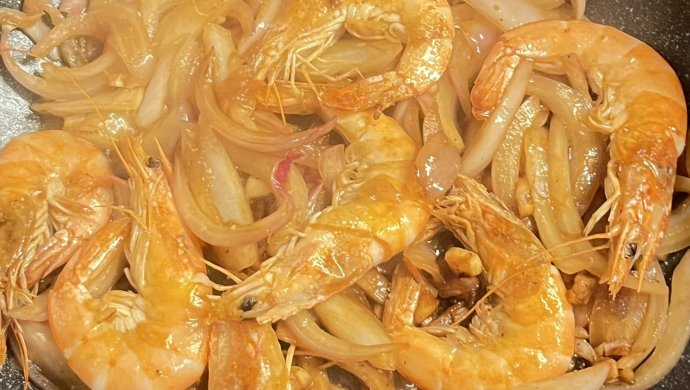 尝试地中海饮食第3天丨洋葱蒜香大虾
